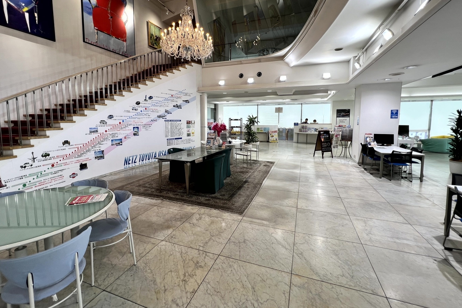 HQ店内