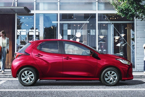 【モデル入り素材】G（ハイブリッド・2WD）